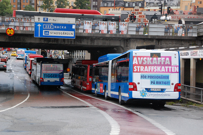 Bussar med valaffischer Stockholm