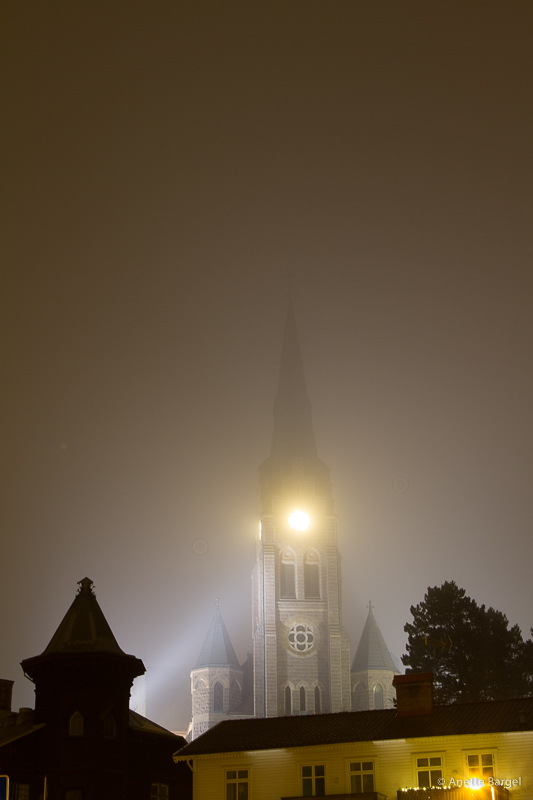 lysekils kyrka i dimma